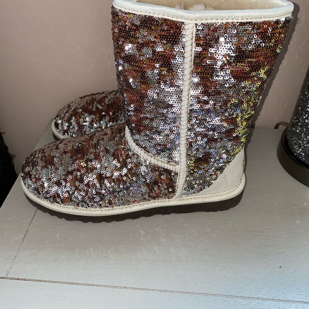 Uggs - image 2